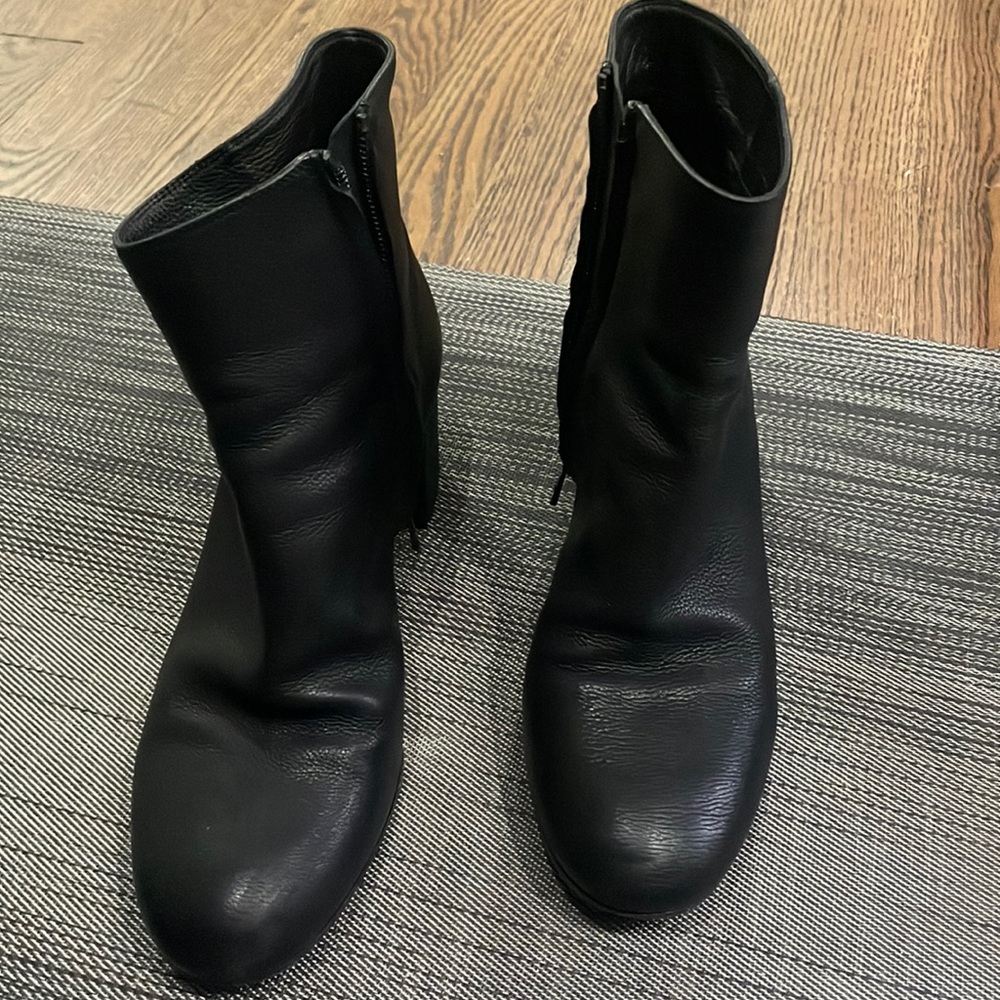 Vince Leather Booties size 8M Euro 38